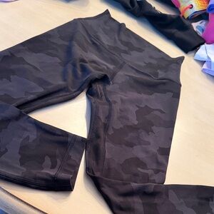 Lululemon Athletica Black Camouflage Leggings 23”